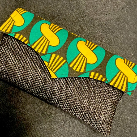 African Clutch - Picture 1 of 3